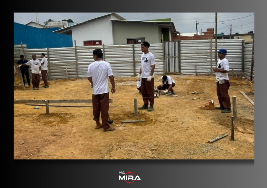 Detentos Participam da Construção de Casa Popular Sustentável com Tijolos Ecológicos em Viana